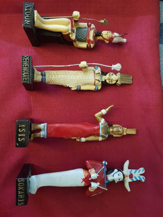 Стари египетски фигури ръчно рисувани