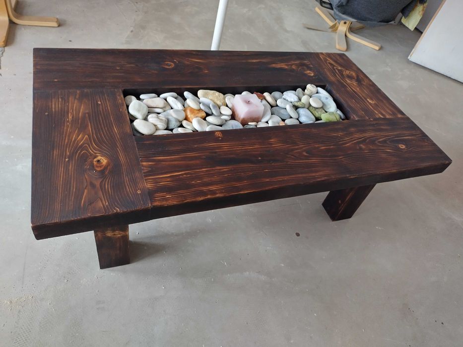 Бутикова холна маса от дърво