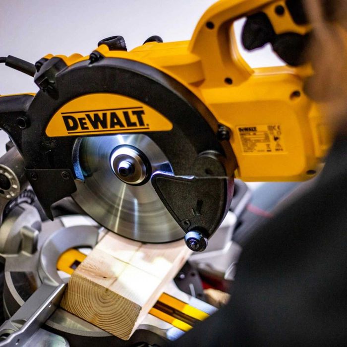 Циркуляр Потапящ настолен  DeWALT DWS774, 1400W, 216мм