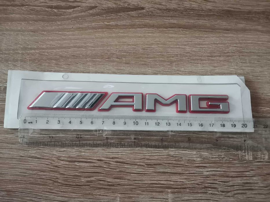 Mercedes Benz AMG сребриста емблема с червен кант