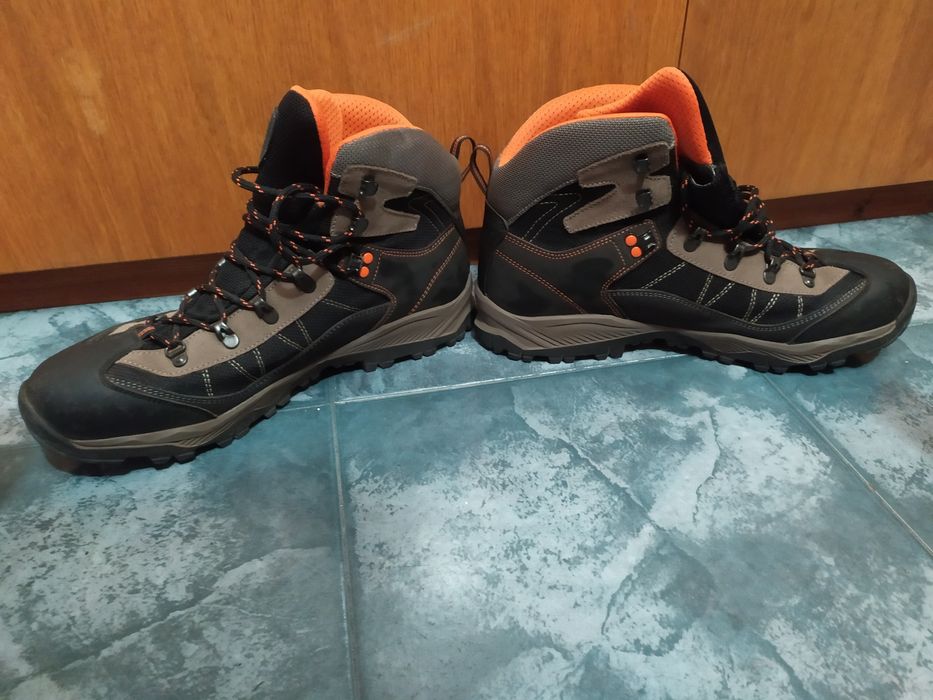 Туристически обувки