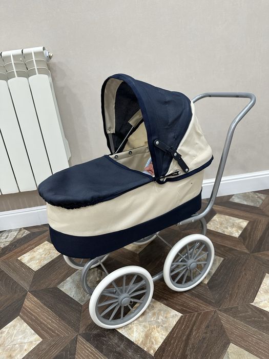 Игрушечная коляска