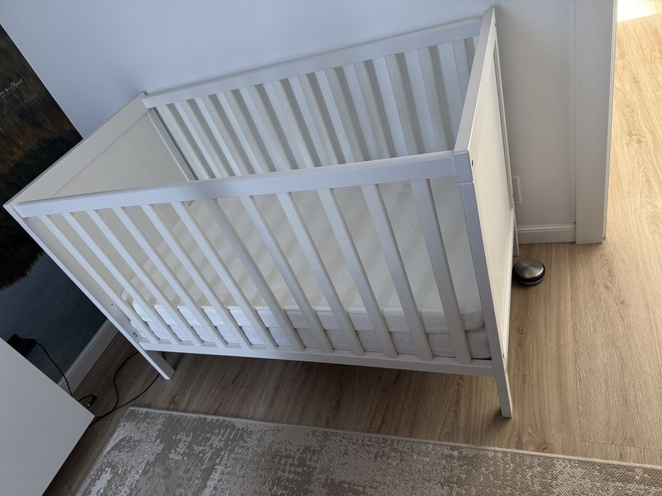 Patut Ikea SUNDVIK + saltea SKONAST+ saltea spuma