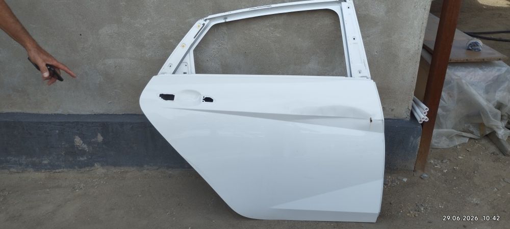 Продам б/у праваю заднию дверь