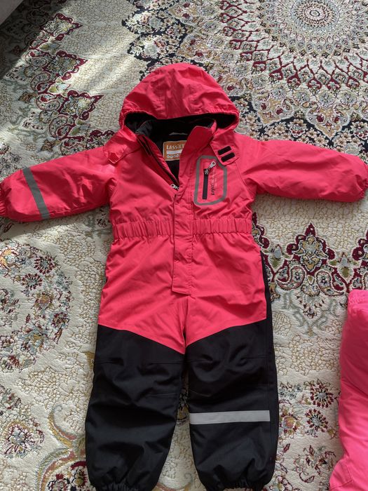 Продам фирменый комбинезон на зиму для девочки