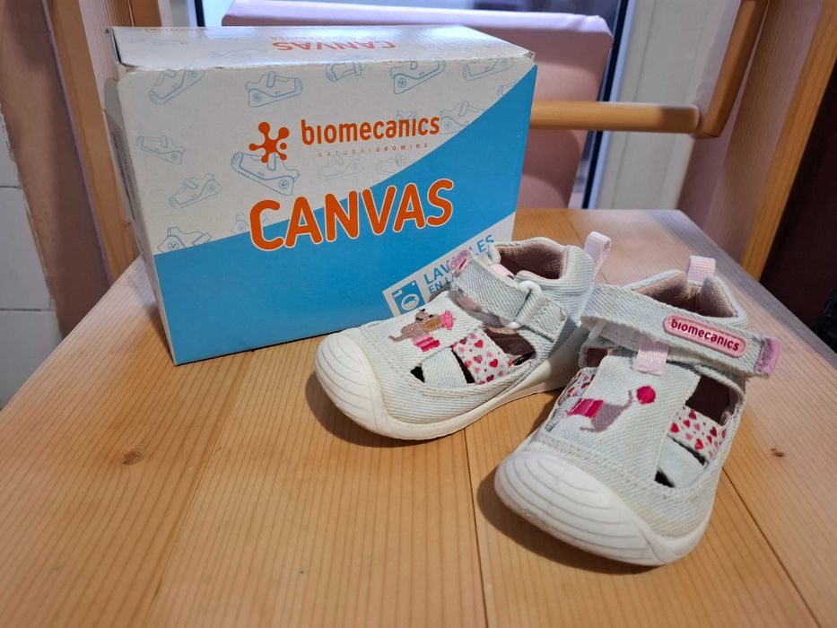 Biomecanics светлосини сандали