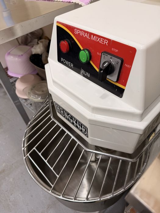 Продам новый тестомес