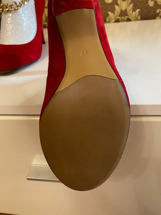 Продам женские туфли