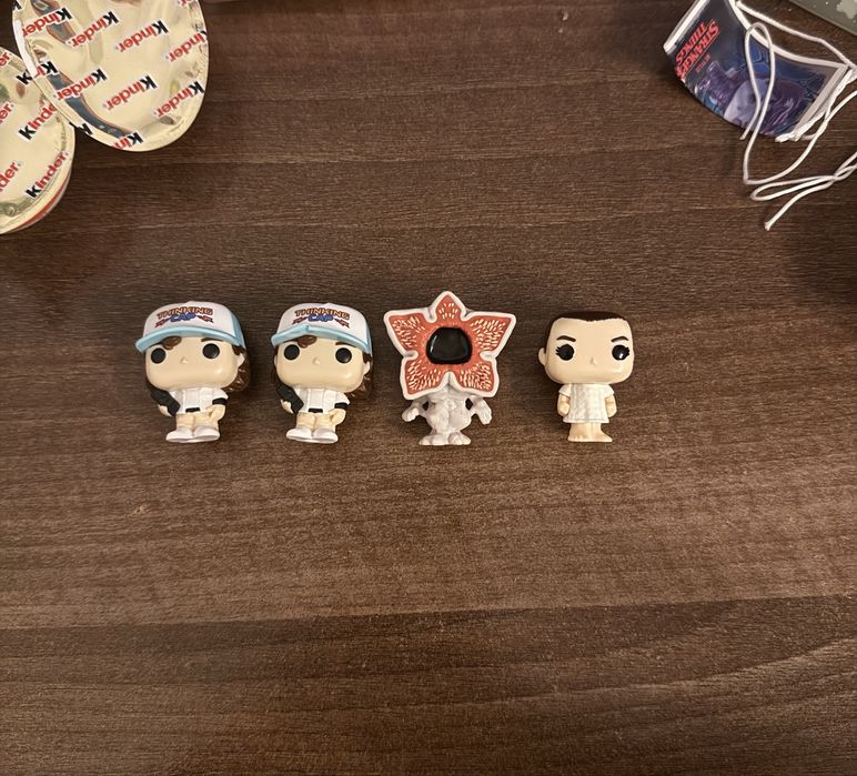 Dau la schimb / Vand Figurine Kinder Joy Stranger Things