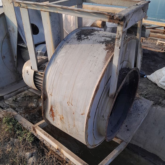 Вытяжка движок мощный 3 фазный 380вольт  2 шт