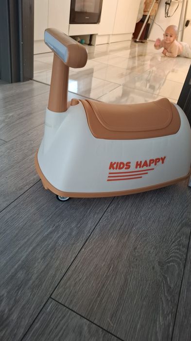 Tricicleta bebe ride on