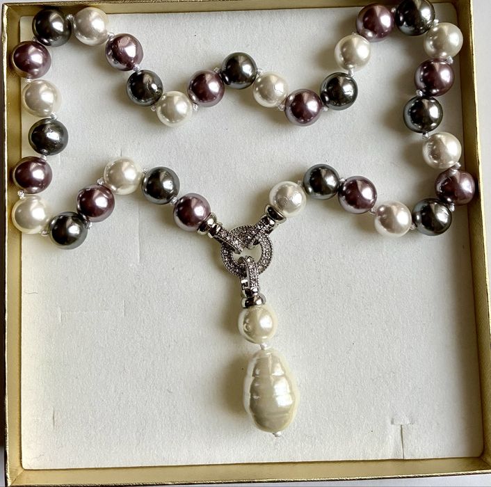 Colier din perle cu inchizatoare de metal