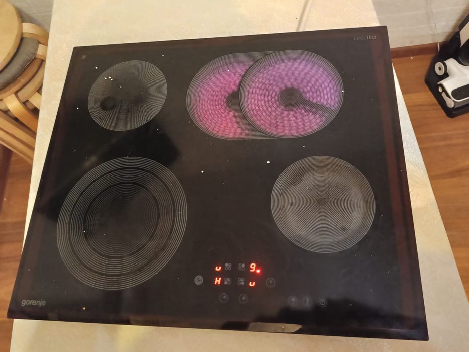 Продам электроплиту ,Варочная поверхность