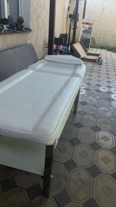 Медицинская кушетка белая