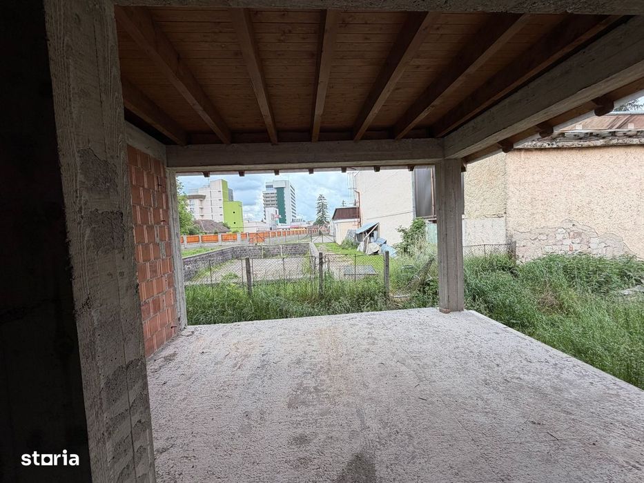 Casă de vânzare 260 mp utili + 1052 mp teren in centrul orasului Covas