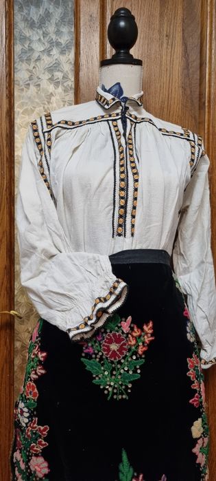Costum popular autentic