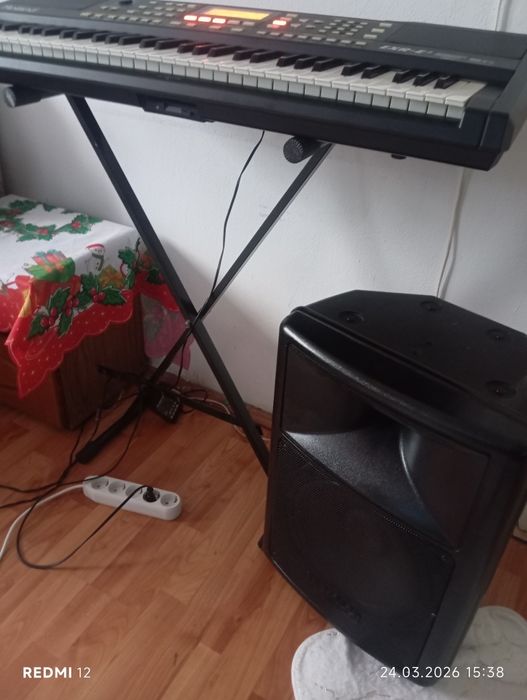 Roland stare foarte buna plus boxă ce se vede in poze  doar la schimb