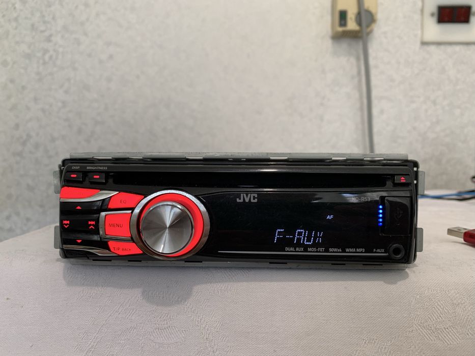 Авто Cd плеър JVC USB