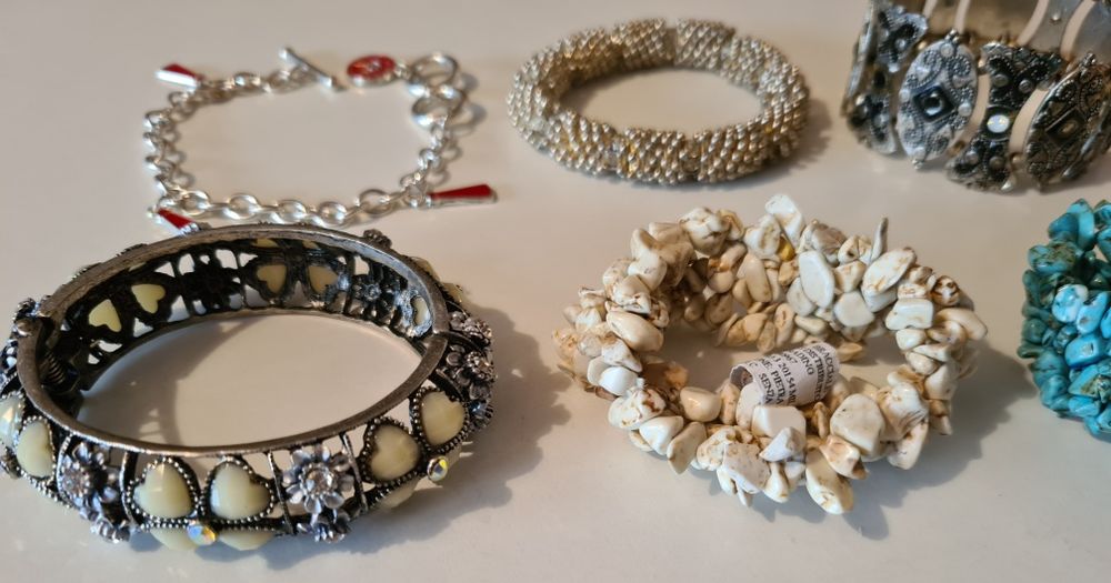 Lot 6buc brățări diverse absolut noi Italia