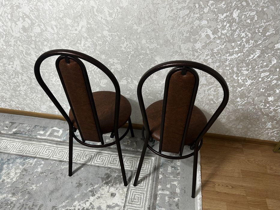 Продам 2 стула для кухни