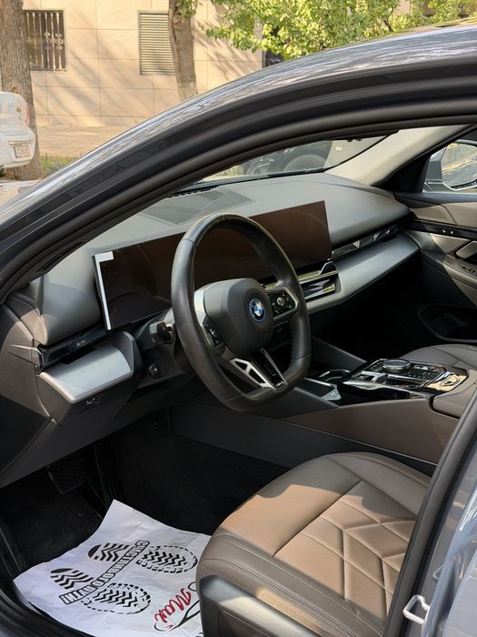 BMW i5 edrive 35 L
