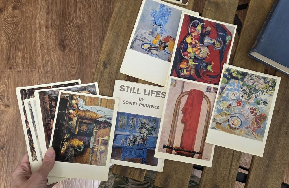 Коллекция небольших книг, каталогов по искусству