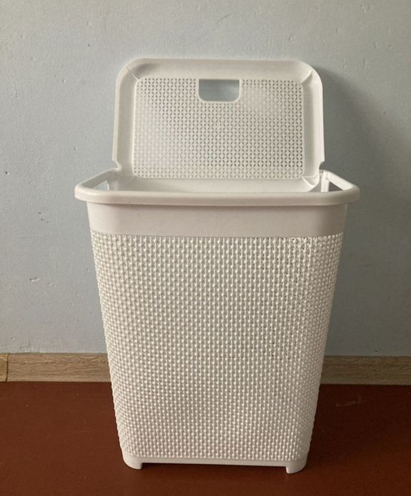 Бельевая корзина для ванны