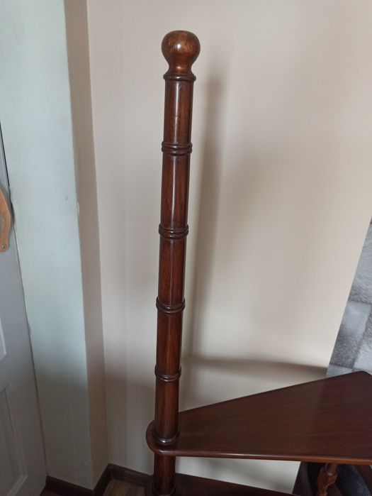 Стълба за библиотека