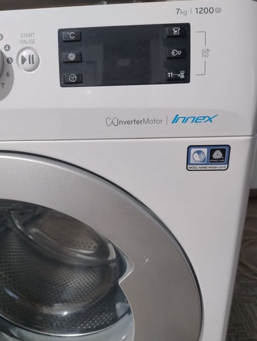 Vând mașina de spălat Indesit