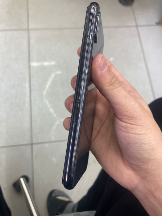 Продам айфон xs
