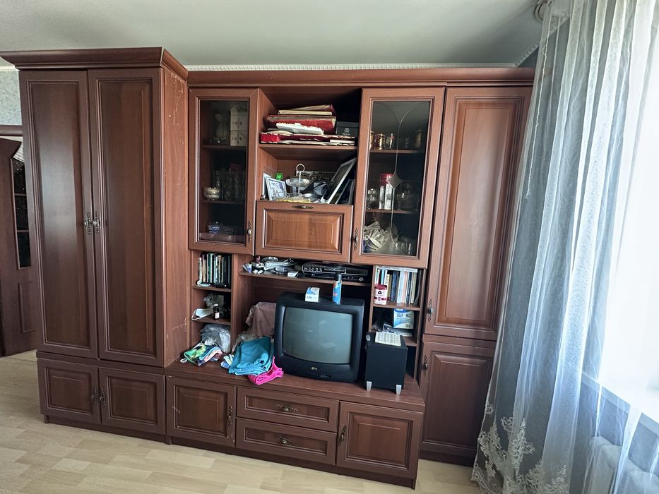 Продам Шкаф сервант