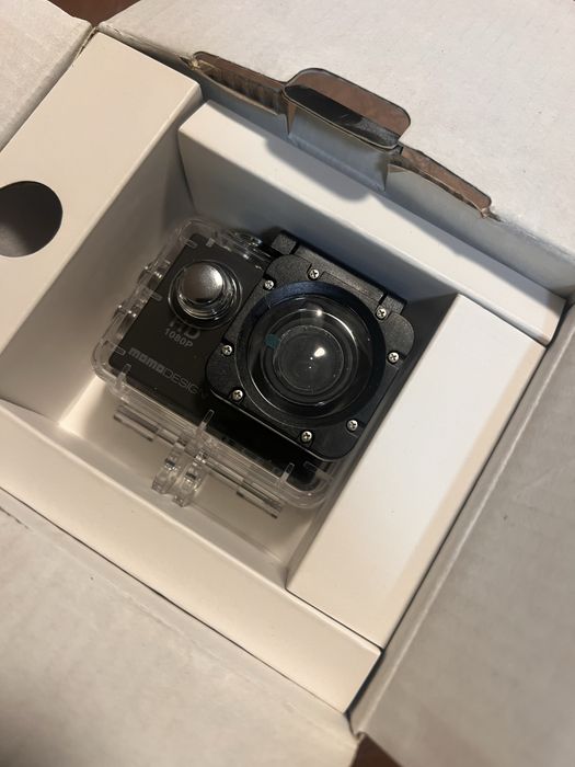 Action camera momodeaign