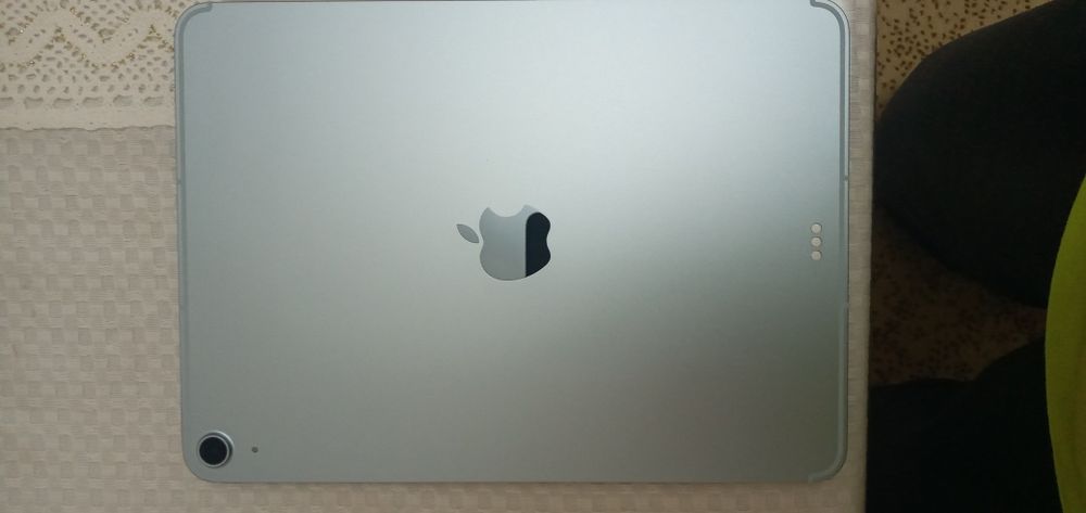 iPad Air 11-inch (M3)Wi-Fi +Cellular 128 GB Blue model A3267 apple.com