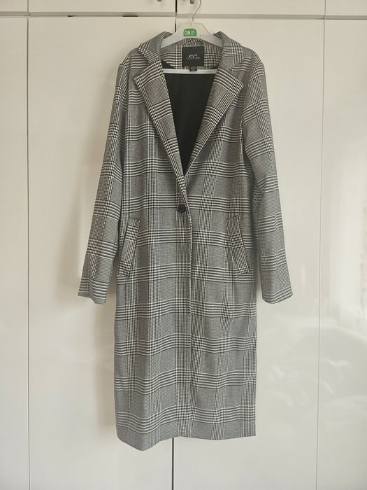 Тънко раирано палто