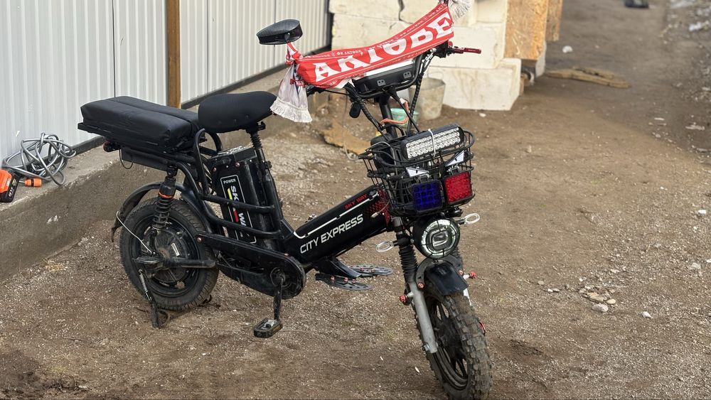 Электроскутер педалями (торг есть)