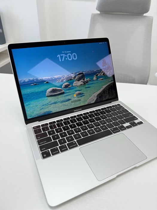 Продаю MacBook Air M1 - серебристый