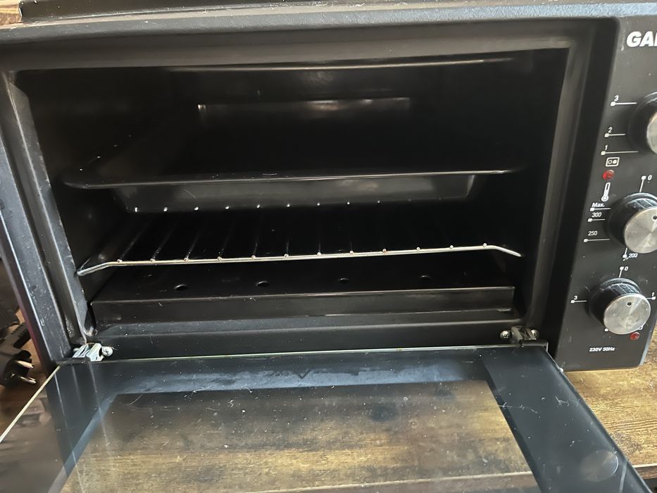 Компактна мини фурна Gamalux I-08HP с котлони
