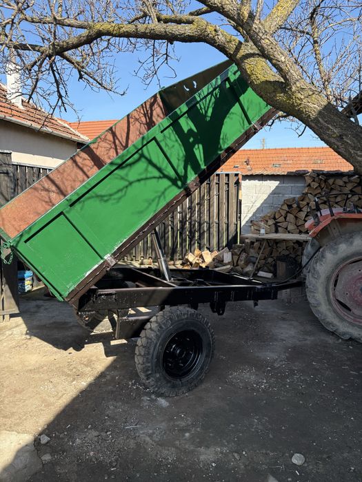 Remorca agricola basculabila