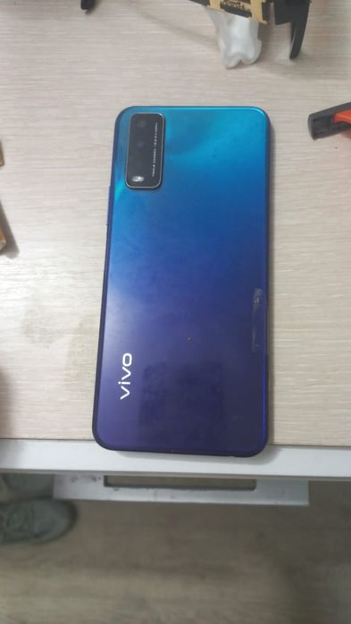 продам смартфон виво.