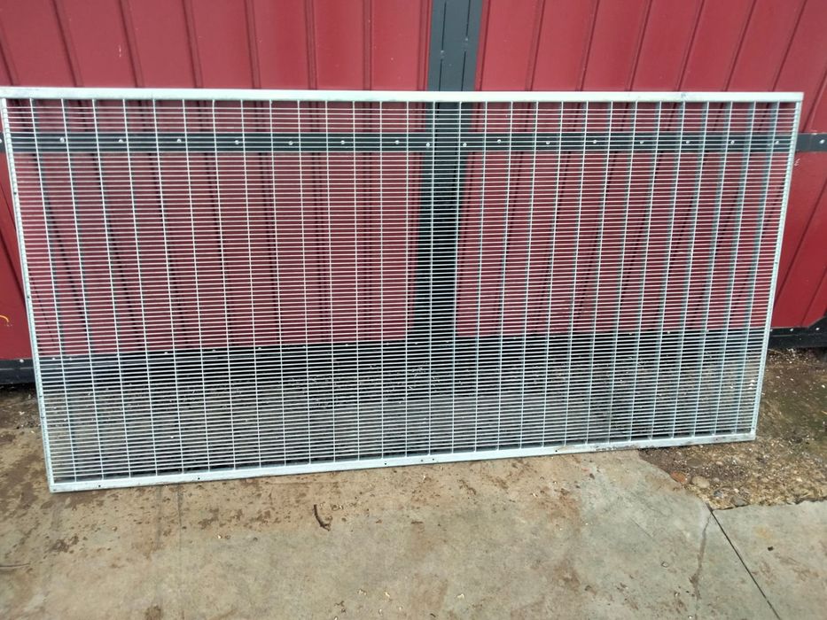 Gretara zincata  și trepte pentru scări zincate  2,00metri pe 1