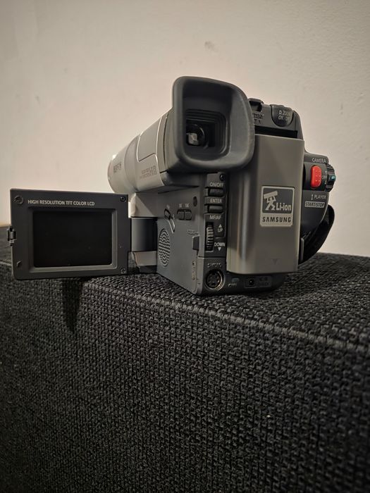Cameră video Samsung Hi8 Video8 + Accesorii complete + Geantă Samsonite