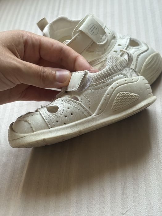 Продам детские сандали 18 размер