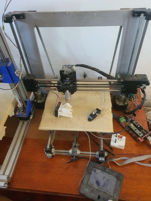 Vând printer 3d tarantula