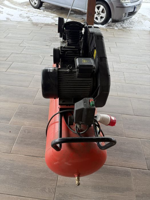 Компресор 150литра триглав