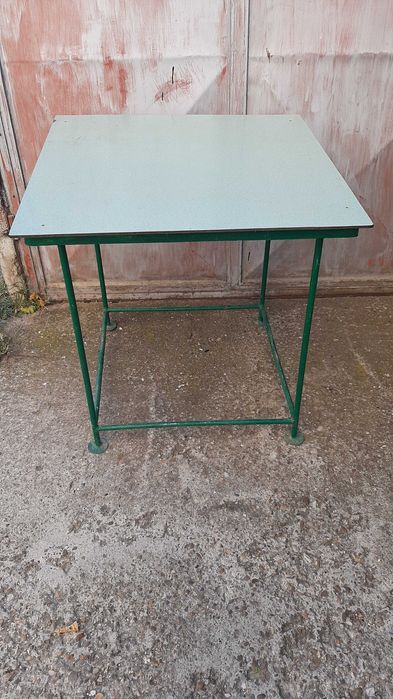 .Декоративни комплекти свещи-нови.Градинска маса