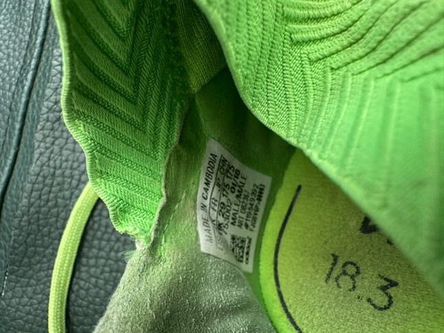 Футболни бутонки