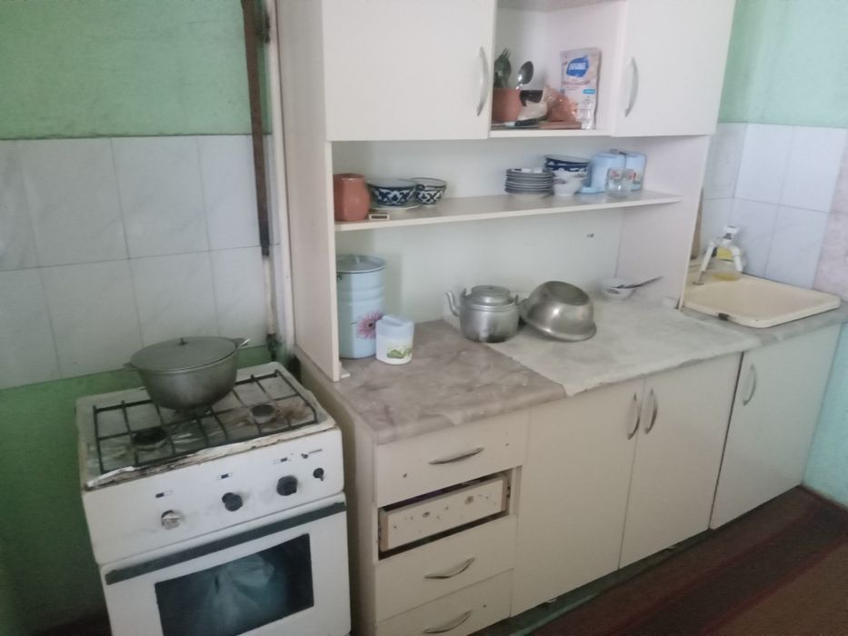 Зудлик билан сотилади 5 хона 5 этаж 9 этажли дом Бам шахарча