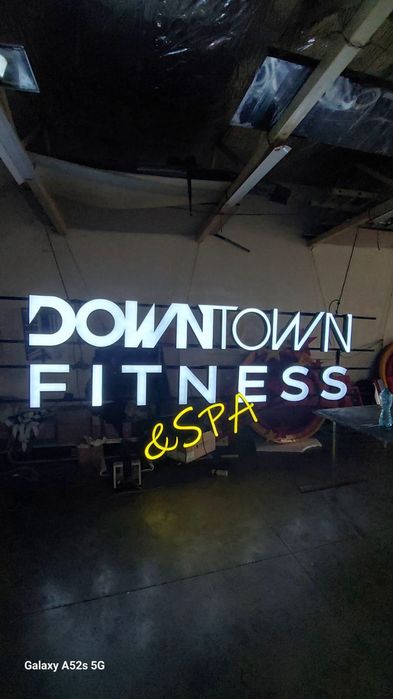 Reclame luminoase litere volumetrice