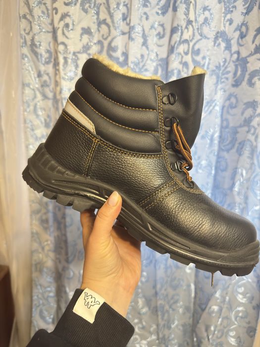 Рабочие зимние ботинки