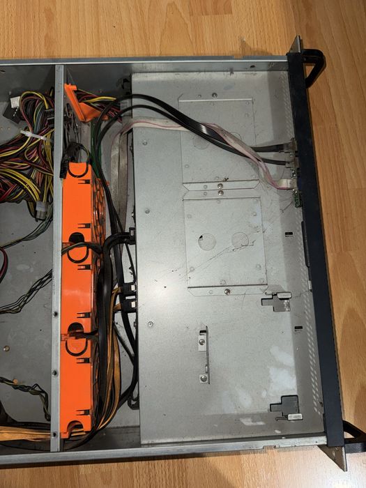 Продам сервер Supermicro в корпусе 2U